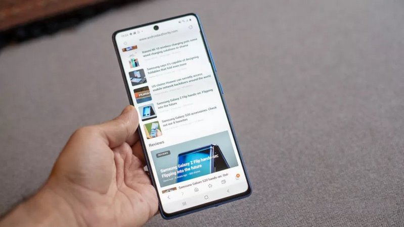 مقایسه گوشی A71 با S10 Lite سامسونگ از نظر صفحه نمایش