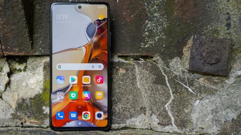 مقایسه آیفون 13 با شیائومی 11T پرو از نظر صفحه نمایش