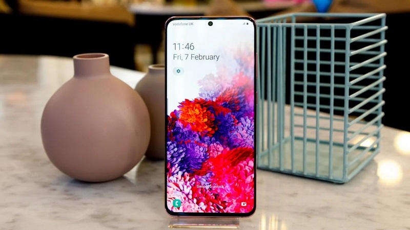 مقایسه گلکسی S20 با آیفون 11