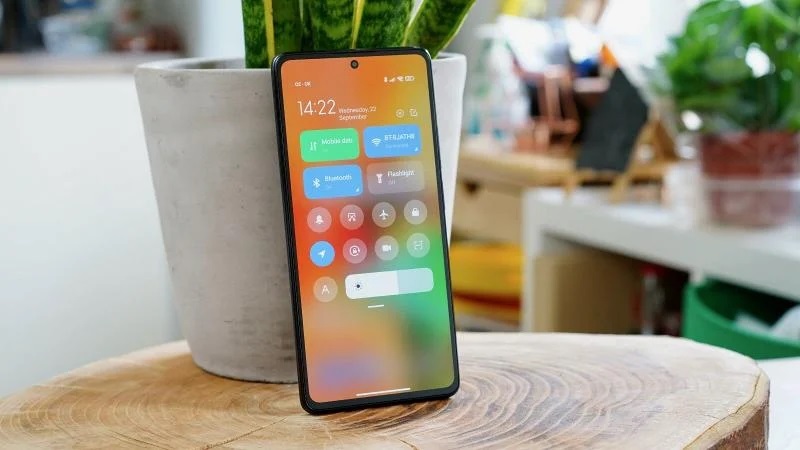 مقایسه صفحه نمایش اینفینیکس زیرو ایکس پرو با شیائومی 11T