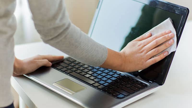 آموزش کامل تمیز کردن لپ تاپ + نکات کلیدی