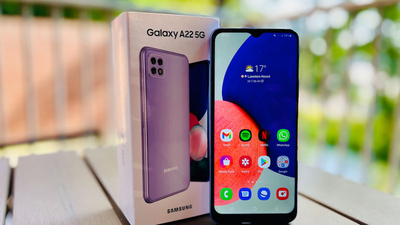 مقایسه صفحه نمایش گلکسی A22 5G با A23
