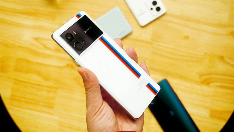 احتمالا گوشی iQOO 10 Pro با شارژ سریع 200 وات معرفی خواهد شد