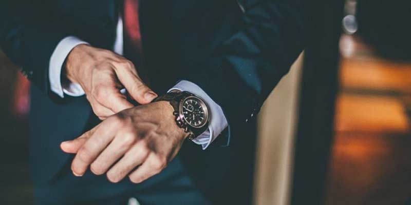 تنظیم تاریخ ساعت مچی عقربه ای