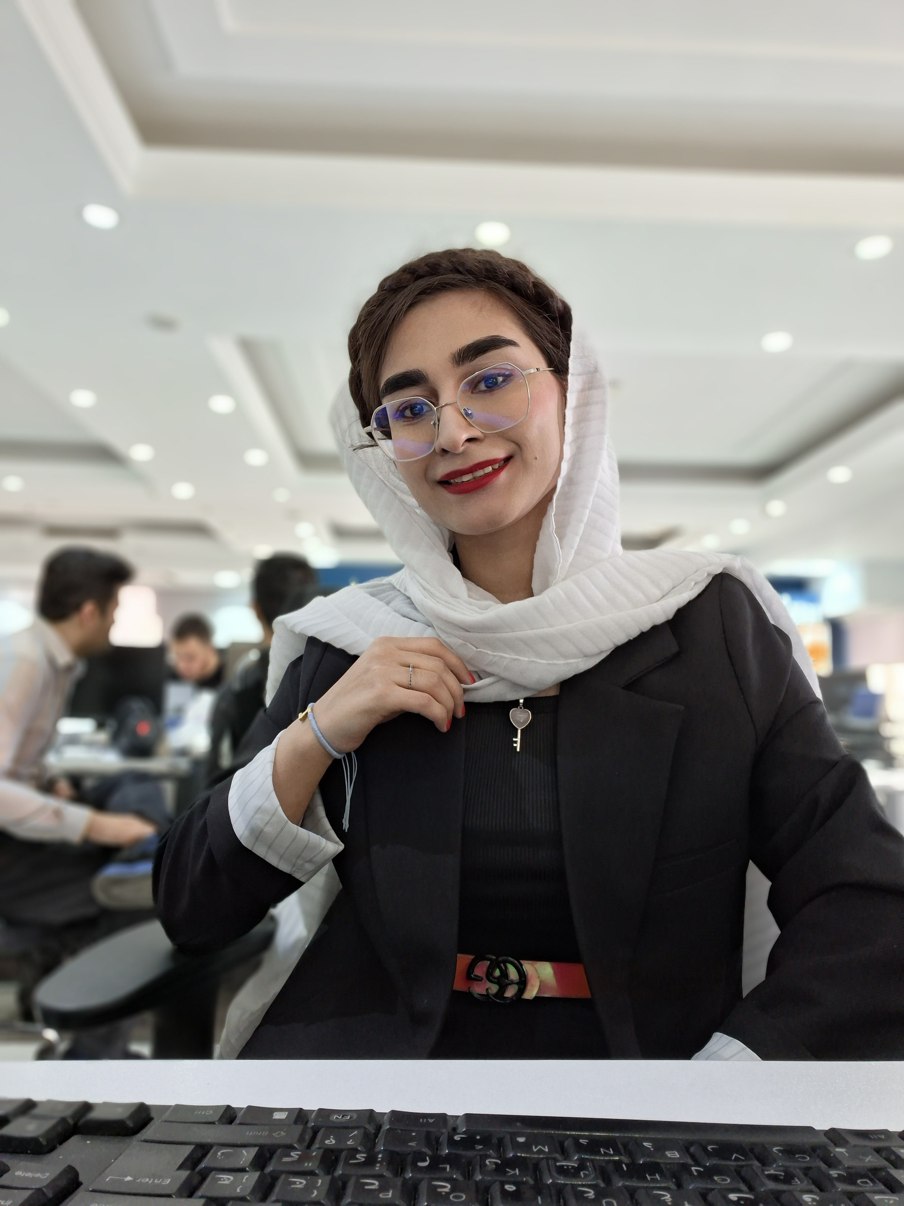 سلفی A56 زهرا ثنایی تکنولایف