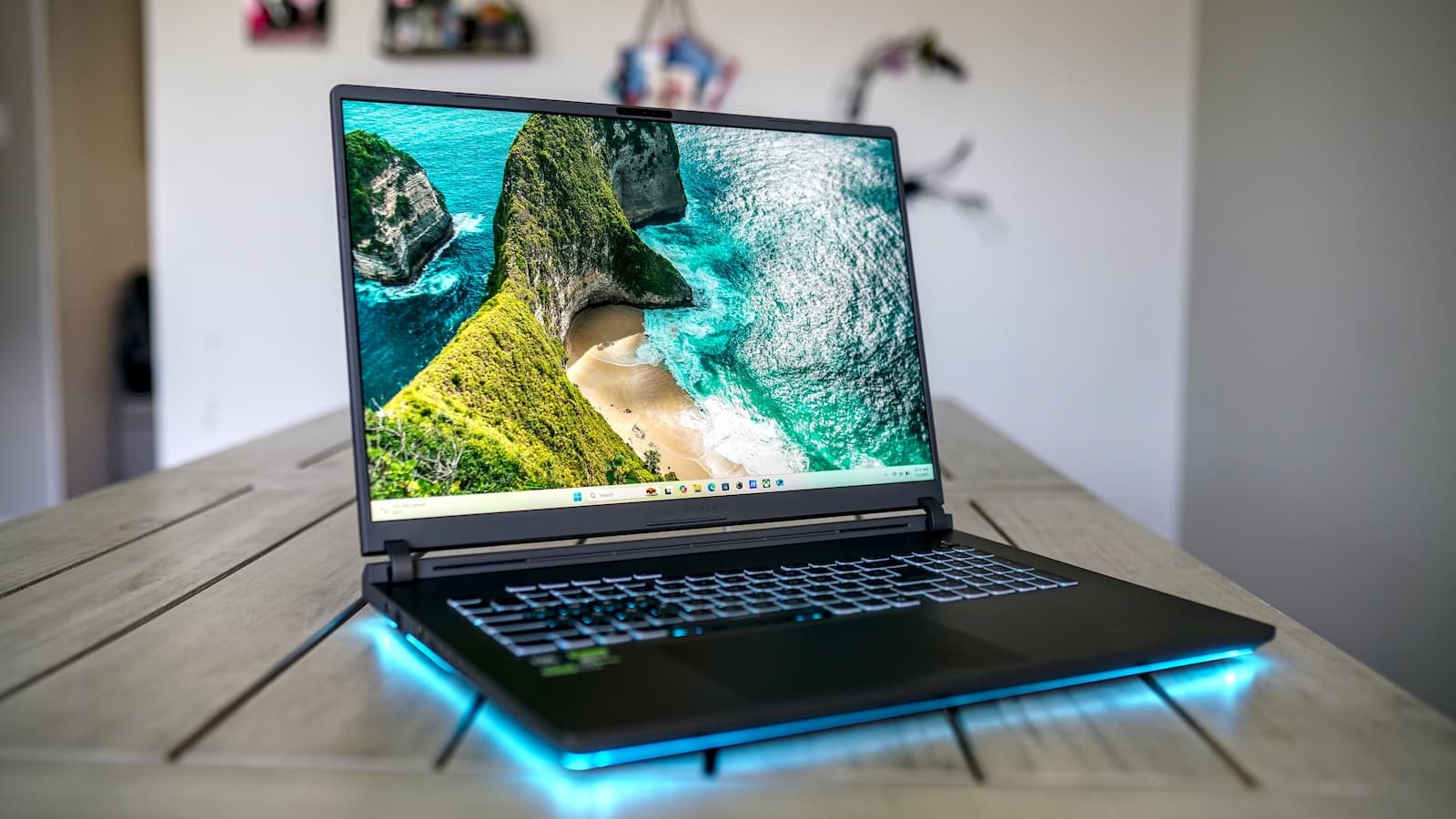 لپ‌ تاپ ایسوس ROG Strix G18 Ultra 9 275HX