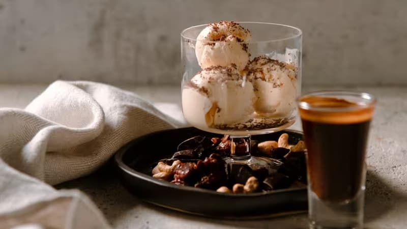 آیس قهوه با بستنی