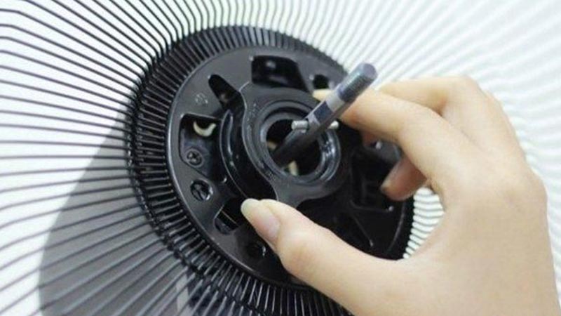 فرسودگی بوش‌ها و بلبرینگ‌ها یکی از دلایل کند چرخیدن پنکه ایستاده