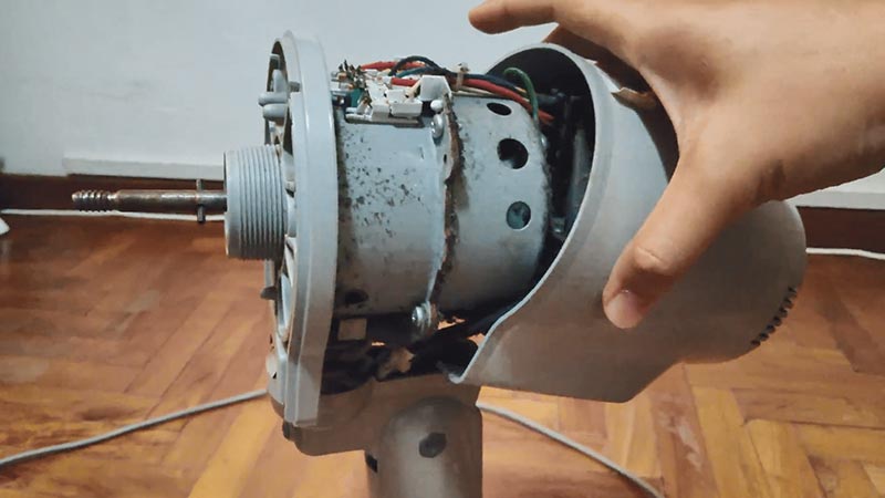 خرابی موتور یکی از دلایل نچرخیدن پنکه ایستاده به چپ و راست