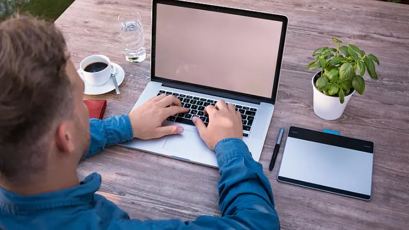 آیا لپ‌تاپ‌های Mac برای کاربران معمولی توصیه می‌شود؟
