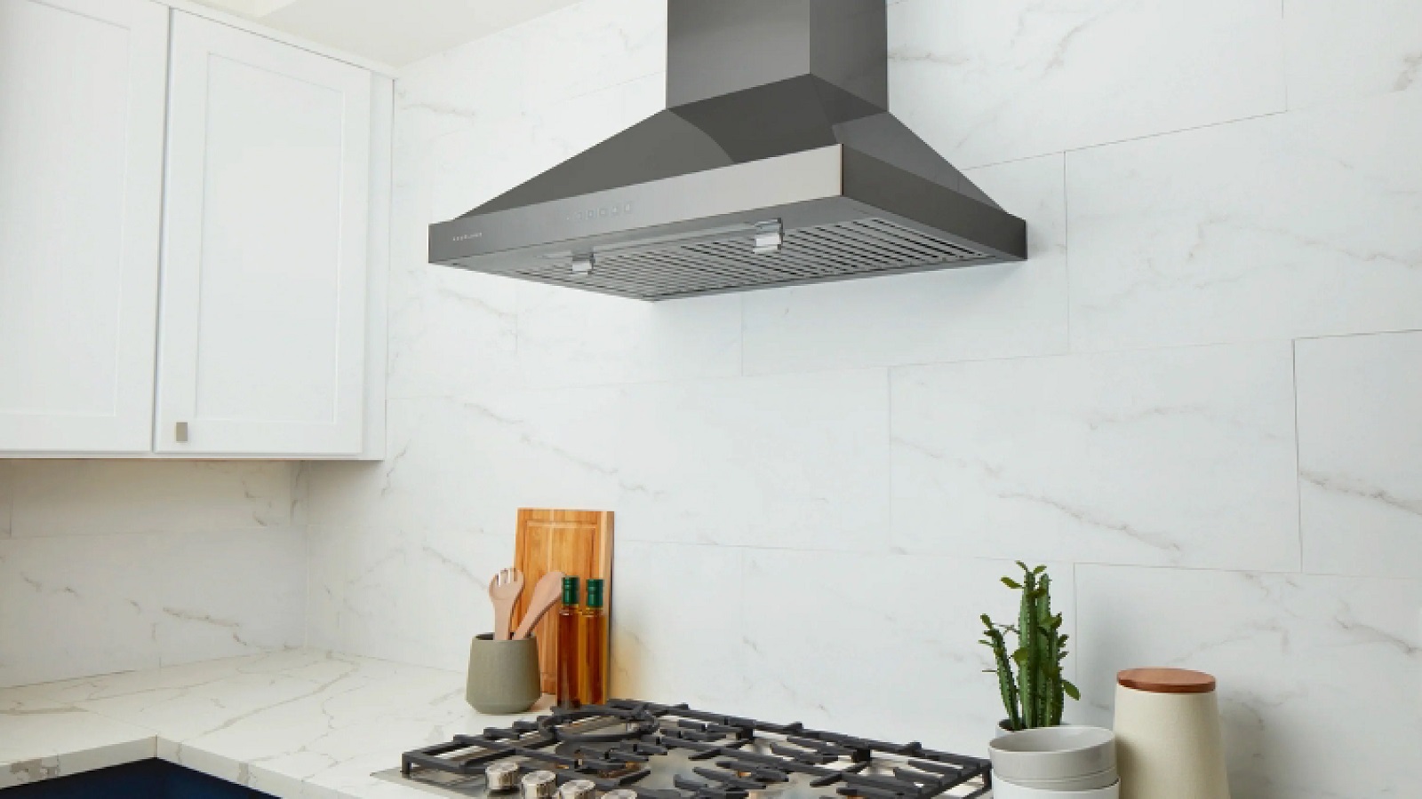 تفاوت هود توکار و روکار چیست؟ کدام یک برای آشپزخانه بهتر است؟