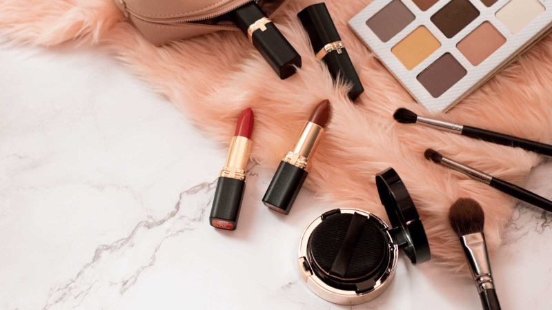 لوازم آرایشی برای روز زن