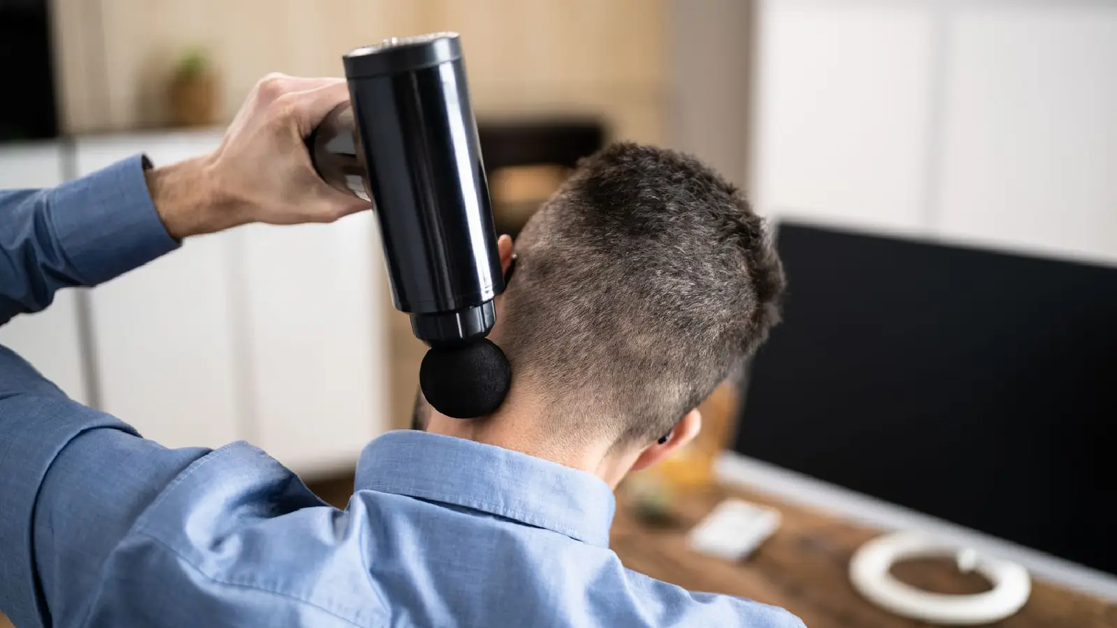 نحوه استفاده از ماساژور تفنگی + بهترین روش استفاده از آن