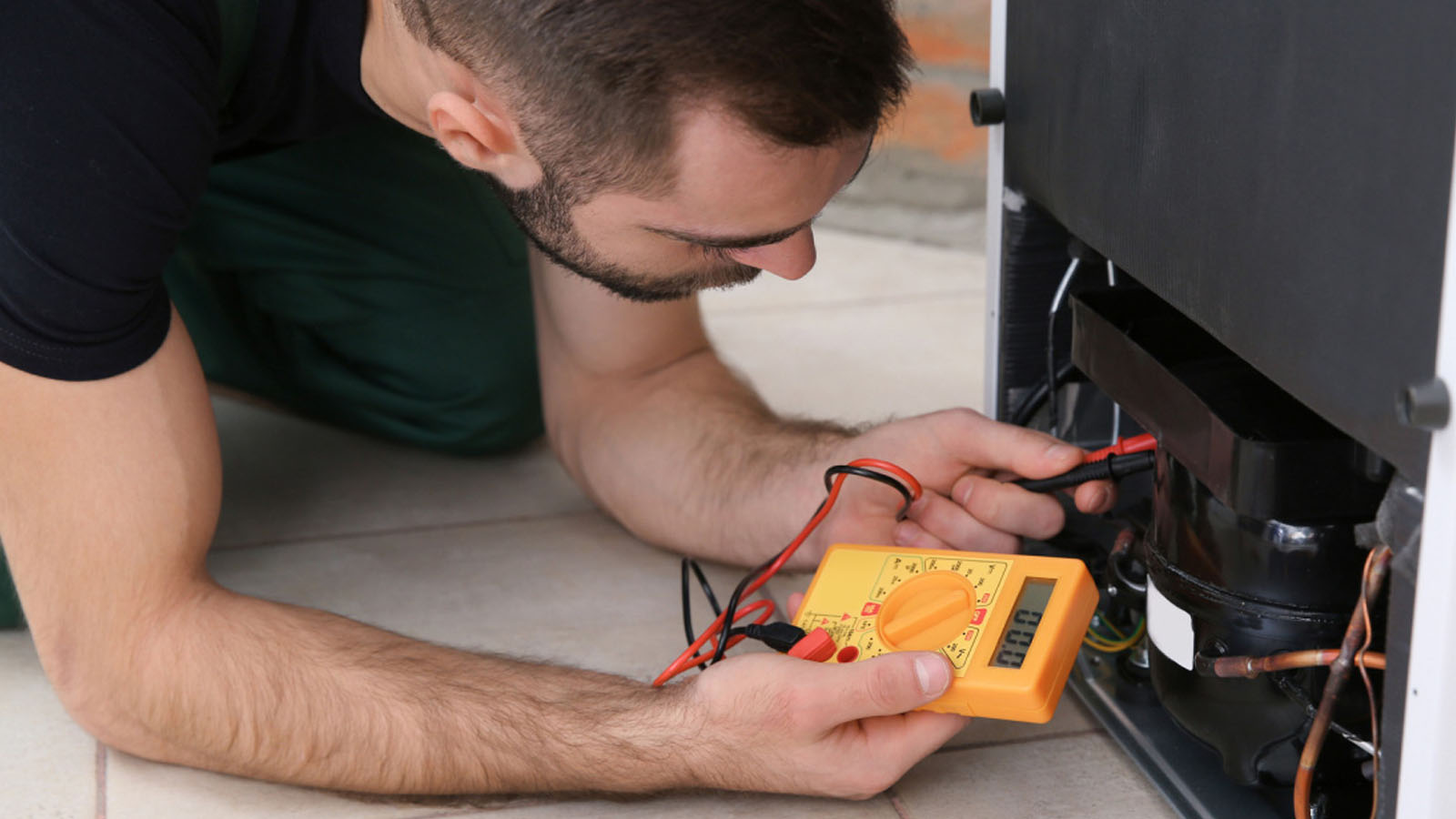 دلایل داغ شدن بدنه یخچال نو