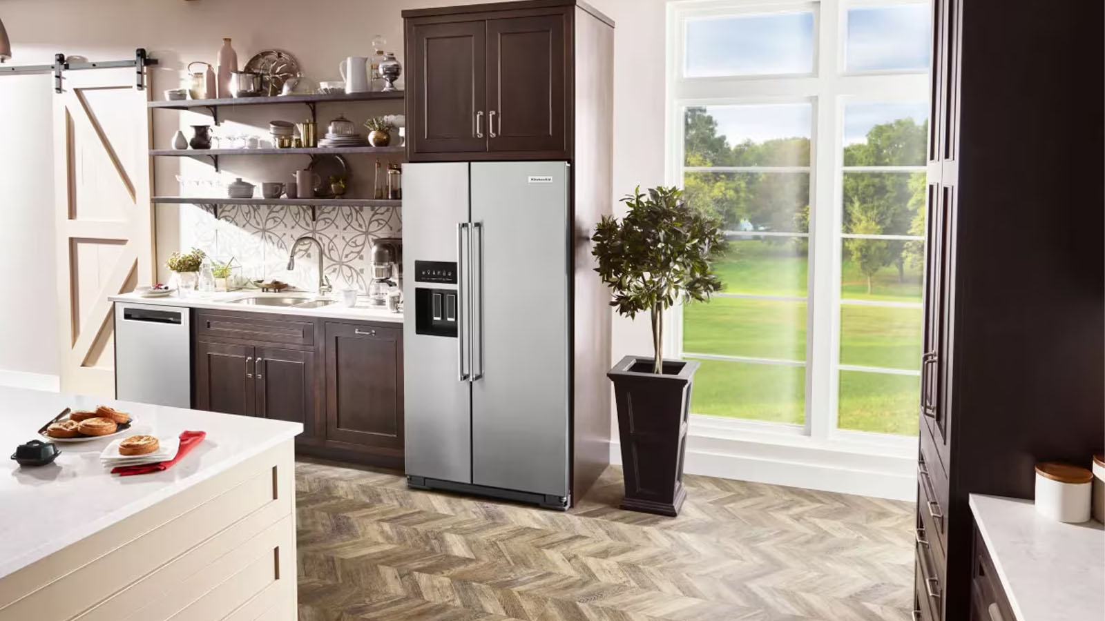 دلیل داغ شدن بدنه یخچال