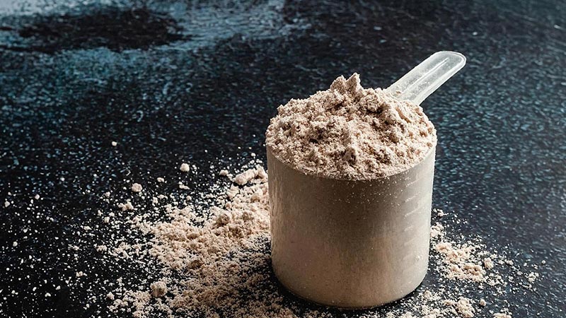 برای حجم گرفتن چقدر پروتئین وی بخوریم؟