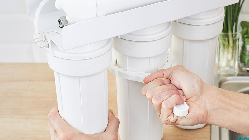 نحوه تعویض فیلتر‌های سه‌گانه دستگاه تصفیه آب