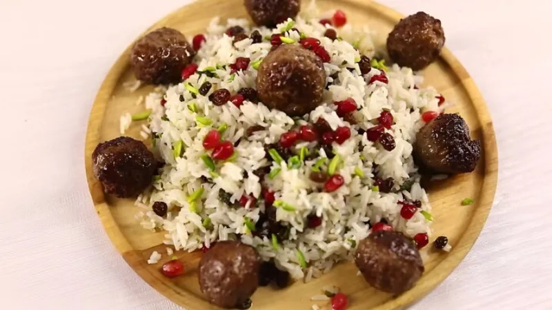 طرز تهیه انار پلو با گوشت چرخ کرده