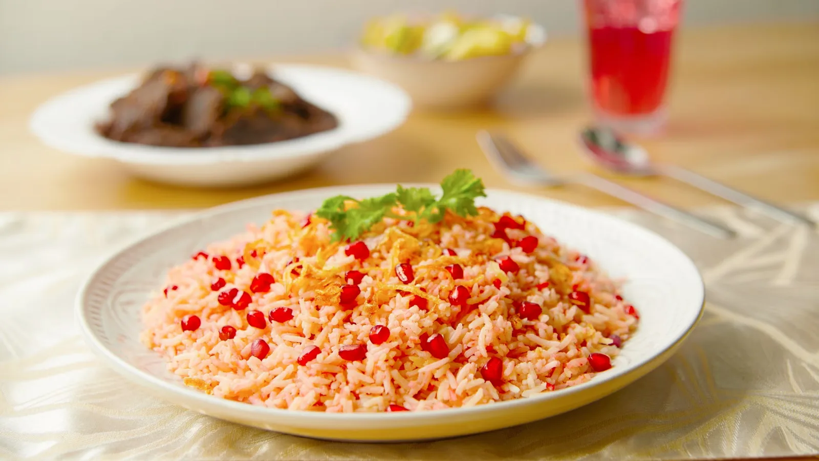 طرز تهیه انار پلو با گوشت و مرغ برای شب یلدا و مهمانی