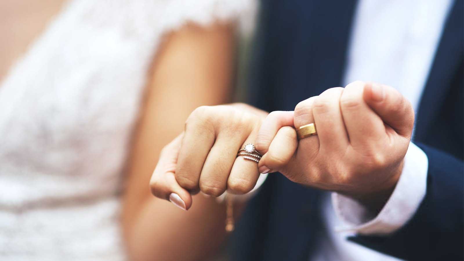 تفاوت حلقه نامزدی و ازدواج در چه چیزهایی است؟