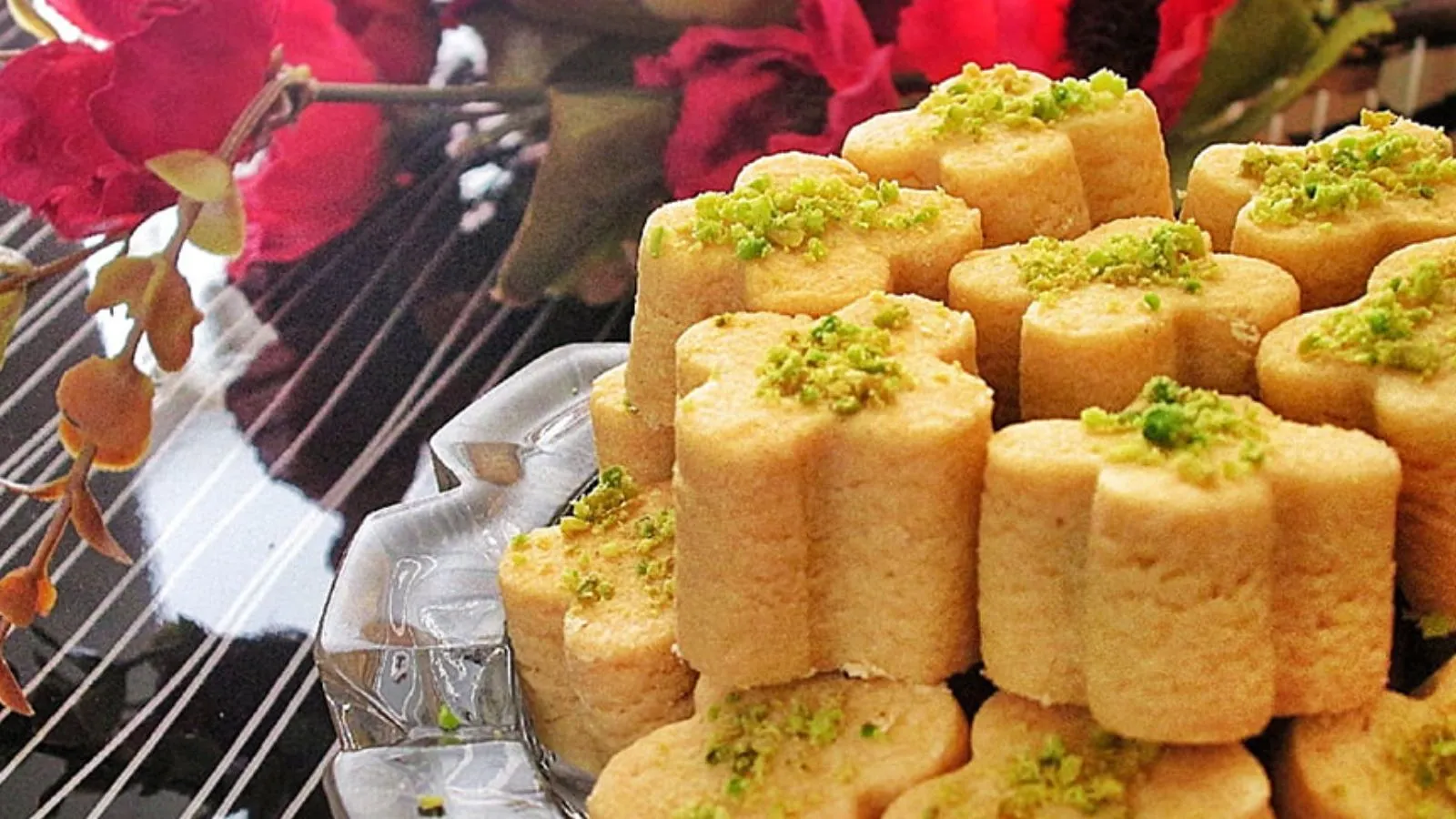 طرز تهیه شیرینی نخودچی خانگی