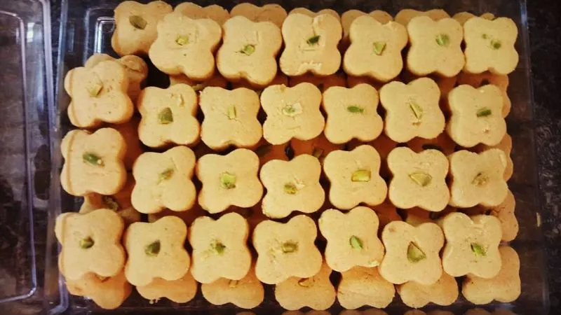 طرز تهیه شیرینی نخودچی در خانه