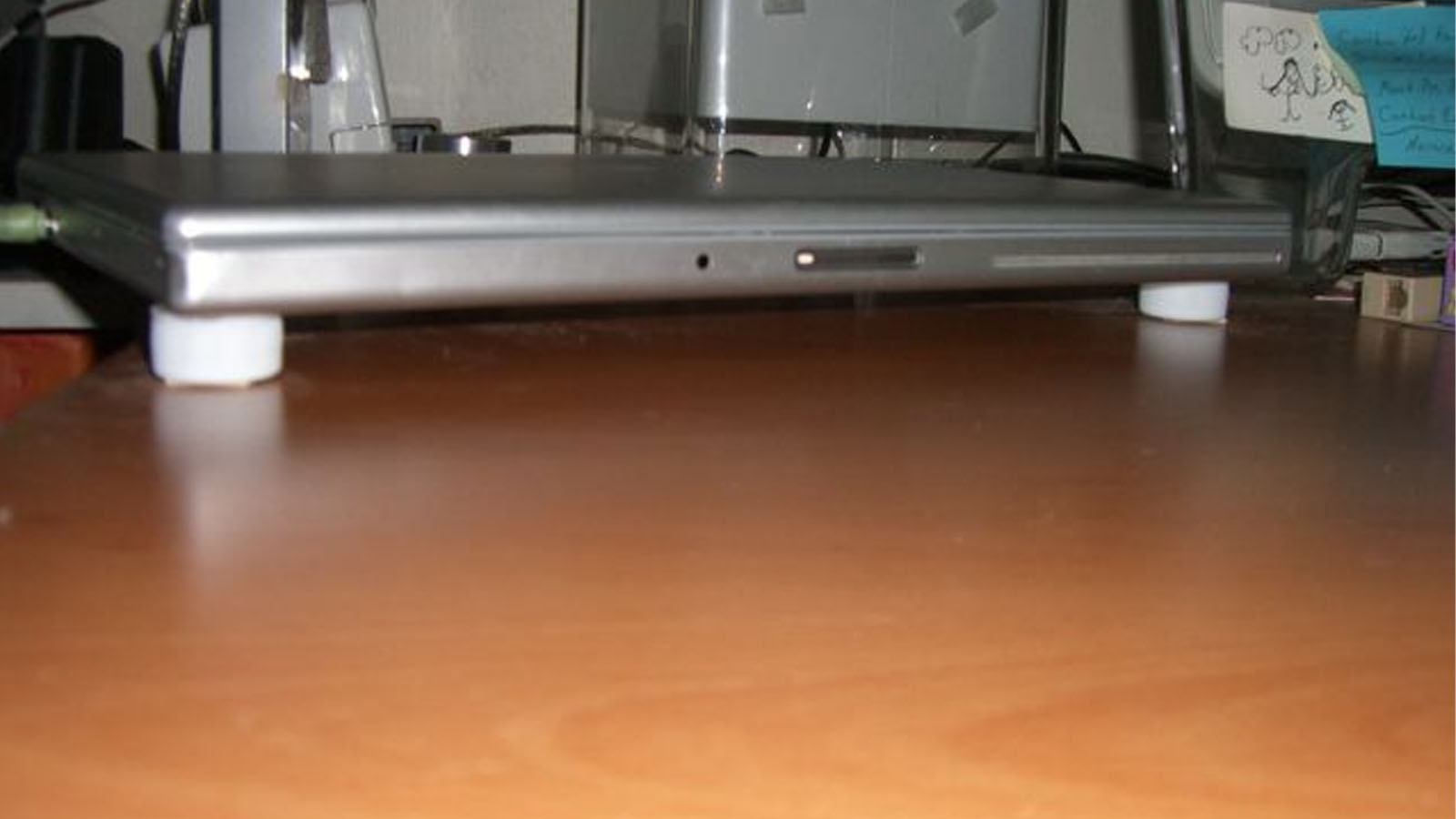 تبدیل لپ‌ تاپ به ورک‌ استیشن 