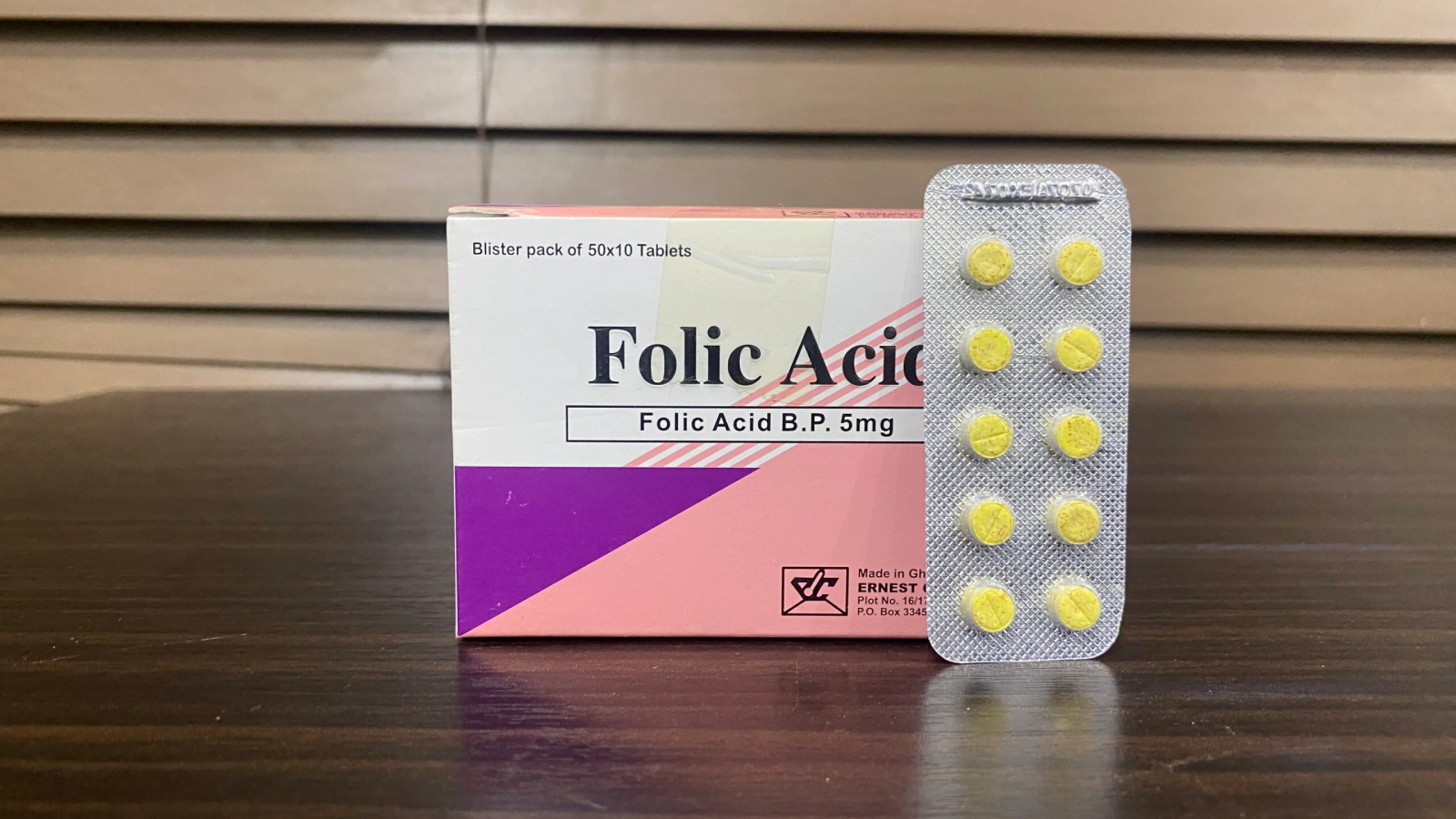 قرص فولیک اسید را صبح بخوریم یا شب؟ بهترین زمان + روش صحیح مصرف