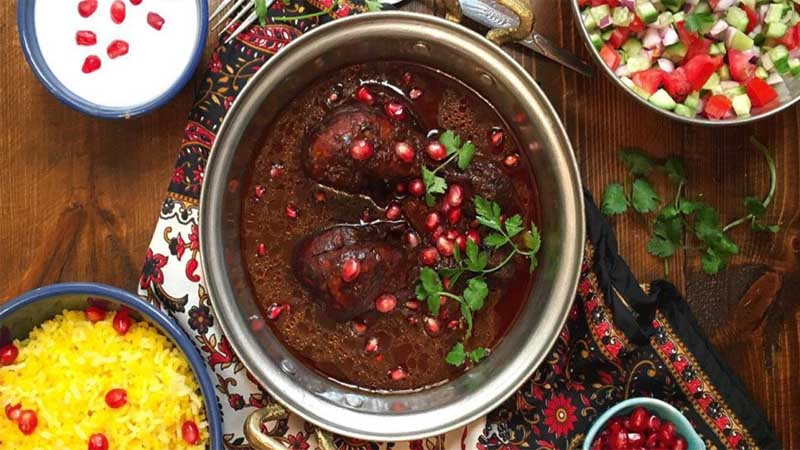 طرز تهیه فسنجون مجلسی با مرغ